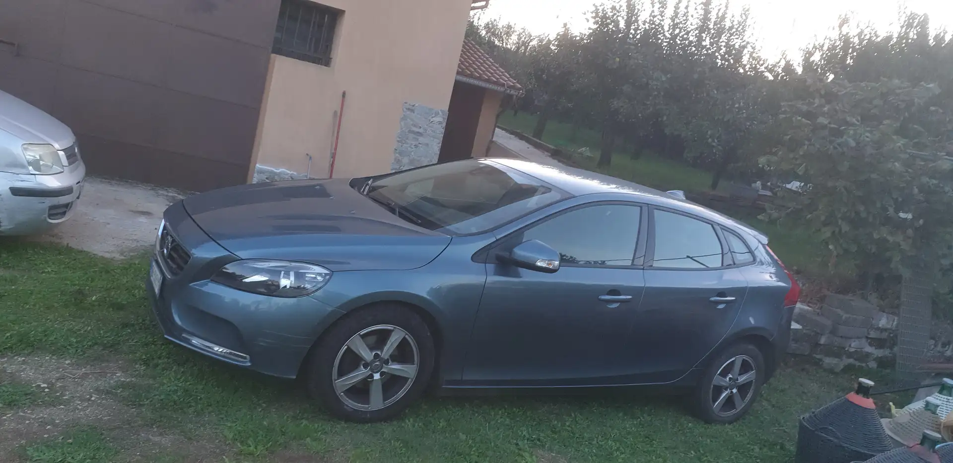Volvo V40 V40 1.6 d2 Momentum Blu/Azzurro - 2