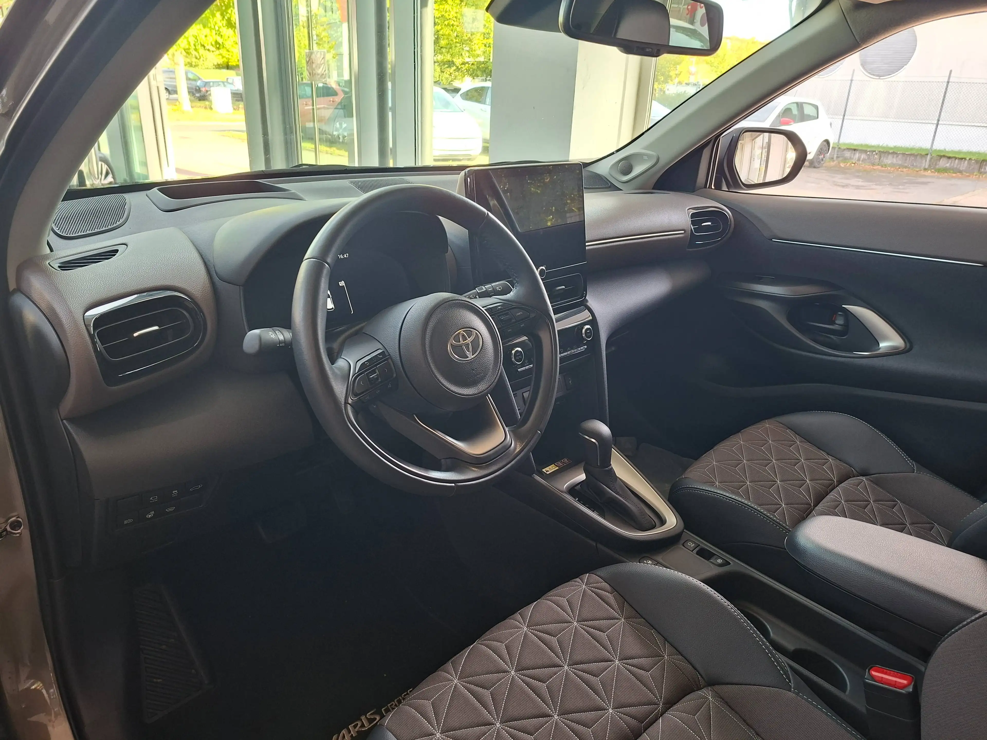 Toyota Yaris Cross Hybrid FWD Style + WKR + JBL + HUD + Garantie — photo 5