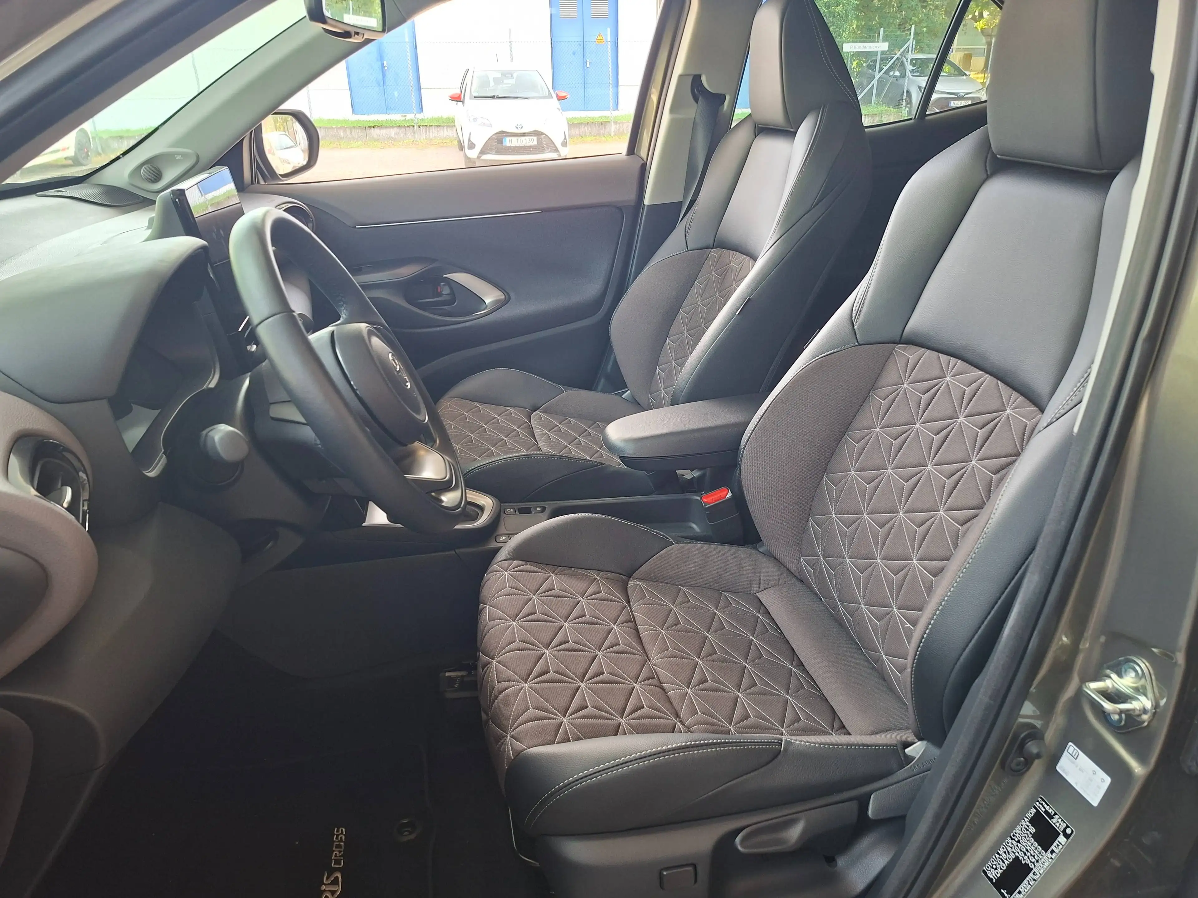 Toyota Yaris Cross Hybrid FWD Style + WKR + JBL + HUD + Garantie — photo 4