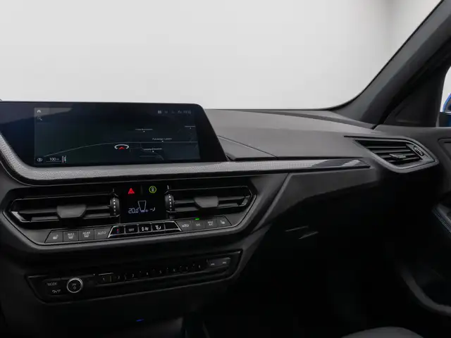 BMW 1 Series view 21