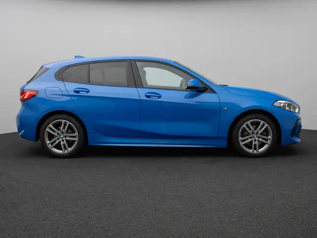 BMW 1 Series view 5