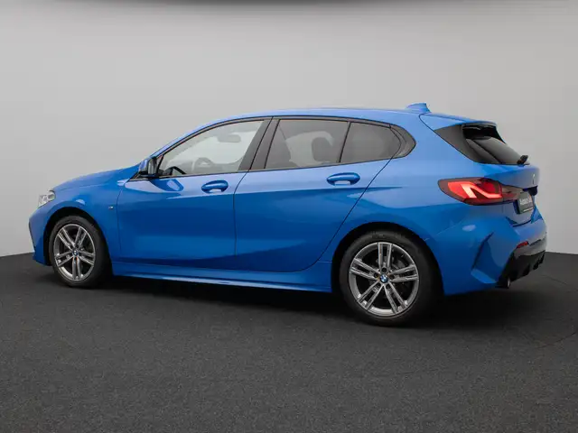BMW 1 Series view 10