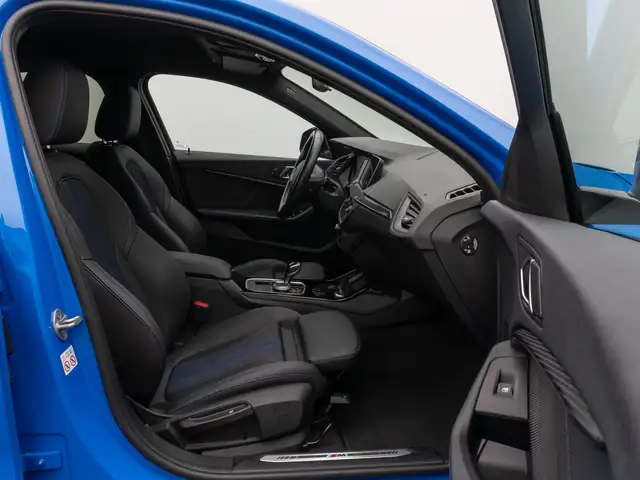 BMW 1 Series view 24