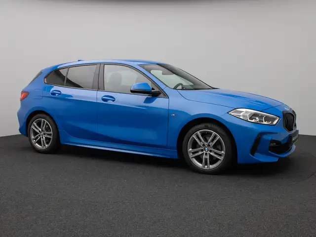 BMW 1 Series view 4