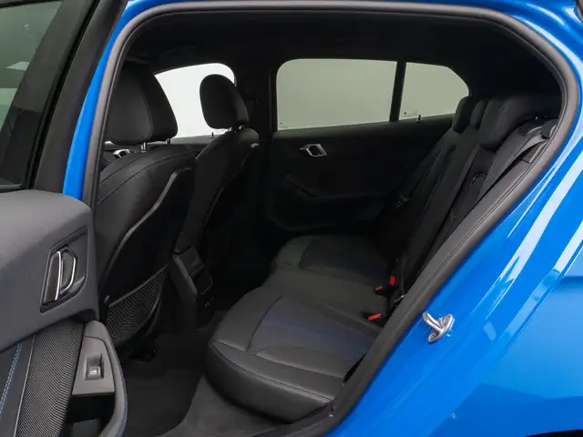 BMW 1 Series view 25