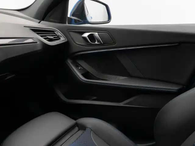 BMW 1 Series view 30
