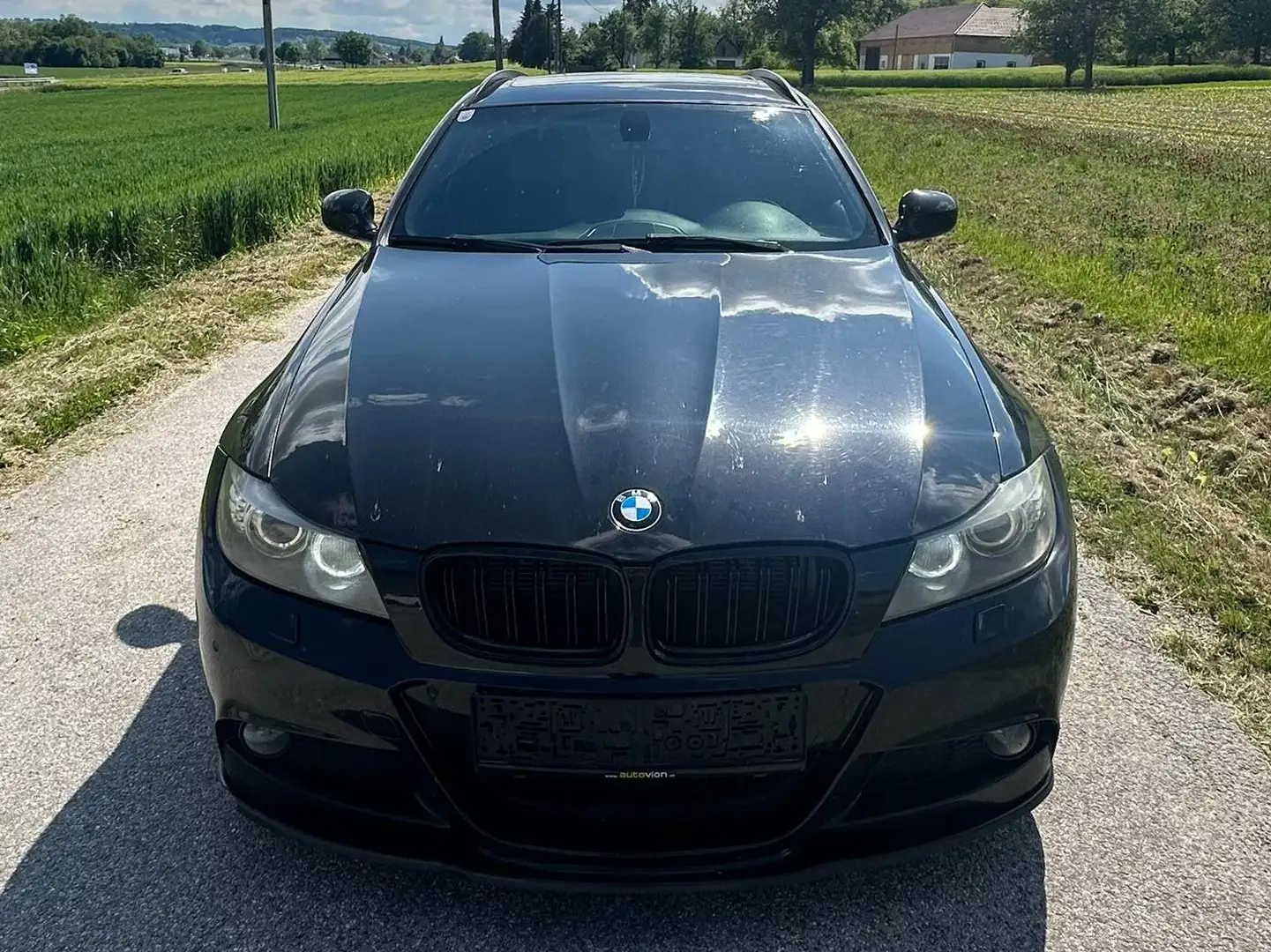 BMW 330 330d xDrive Touring Aut. Schwarz - 2