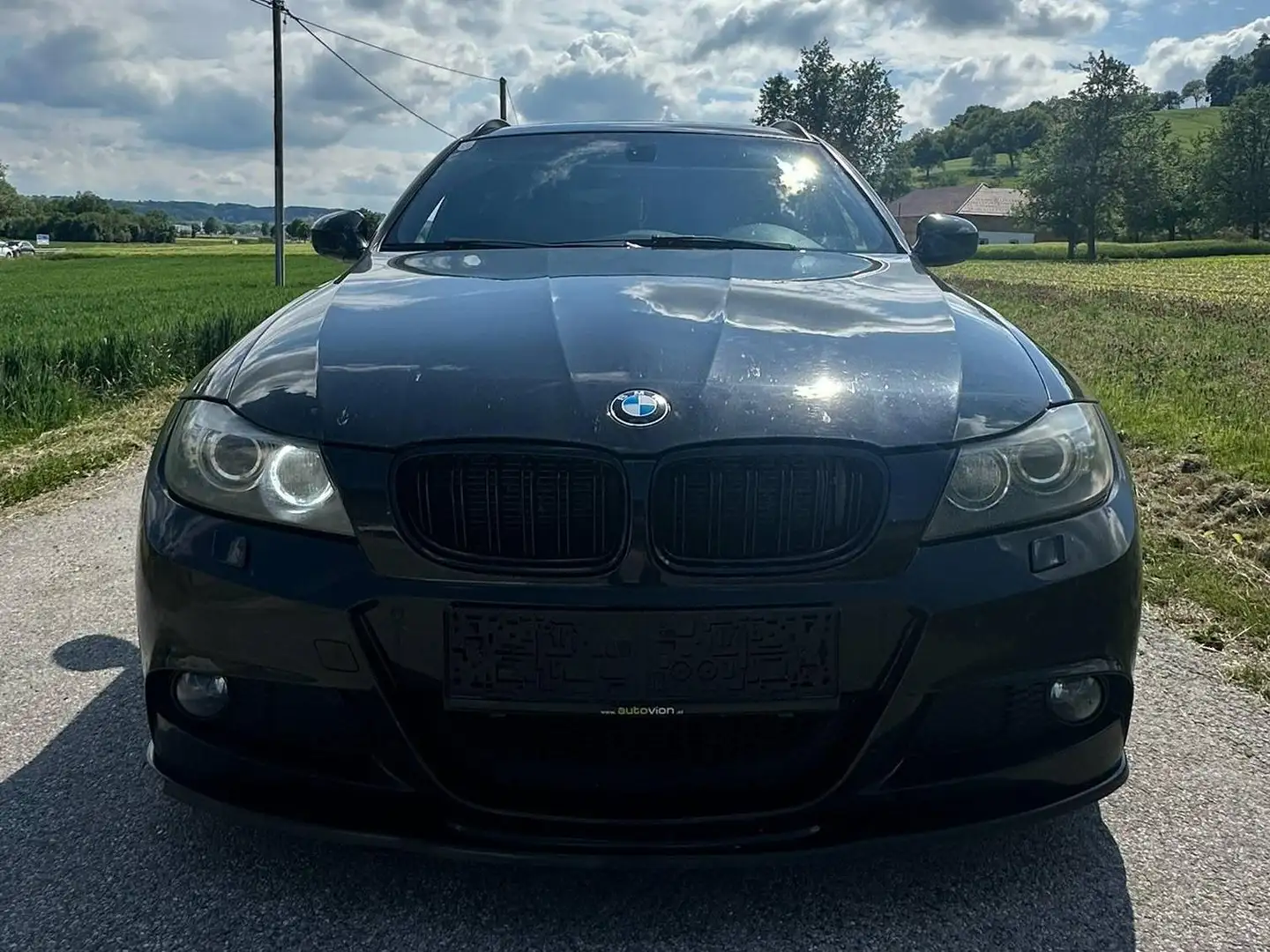 BMW 330 330d xDrive Touring Aut. Schwarz - 1