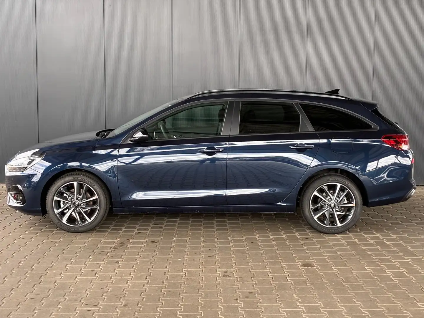 Hyundai i30 Kombi Comfort Plus 1.0 TGDI DCT / Navi Sitz + L... Blau - 2