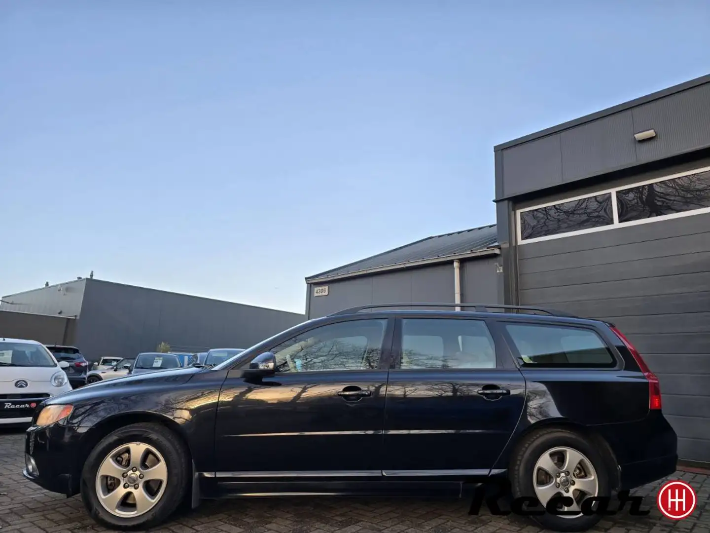 Volvo V70 3.2 Summum/Automaat/Pdc/Trekh/Cruise Schwarz - 2