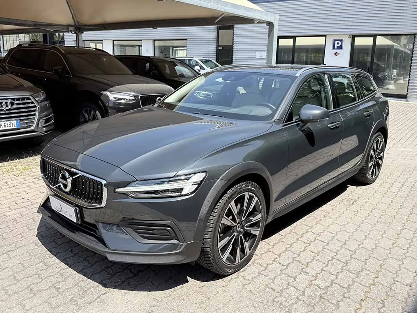 Volvo V60 Cross Country d4 awd geartronic GANCIO TRAINO UNI PROPRIETARIO Сірий - 1