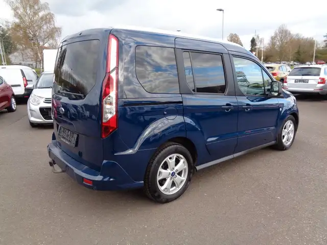 Ford Tourneo view 3