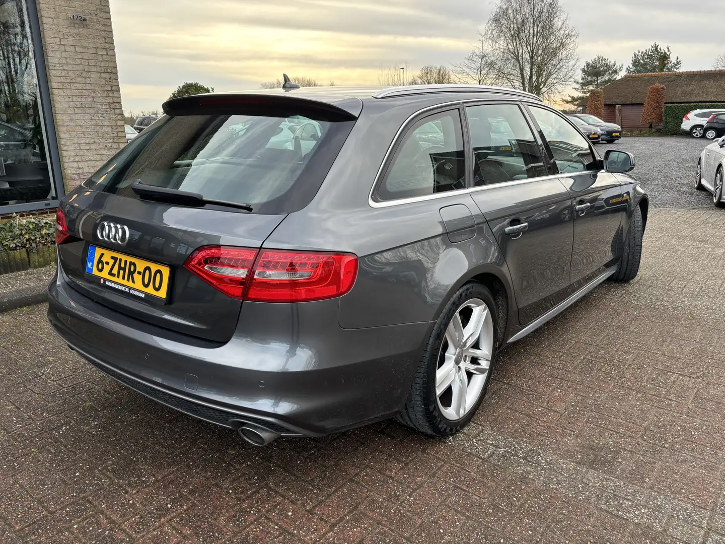 Audi A4 Avant 1.8 TFSI Sport Edition 2x S-Line Trekhaak / Grijs - 2