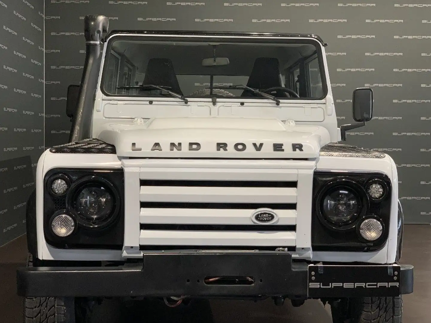 Land Rover Defender 130 N1 2.5 Td5 cat Crew S MOTORE RETTIFICATO Bianco - 2