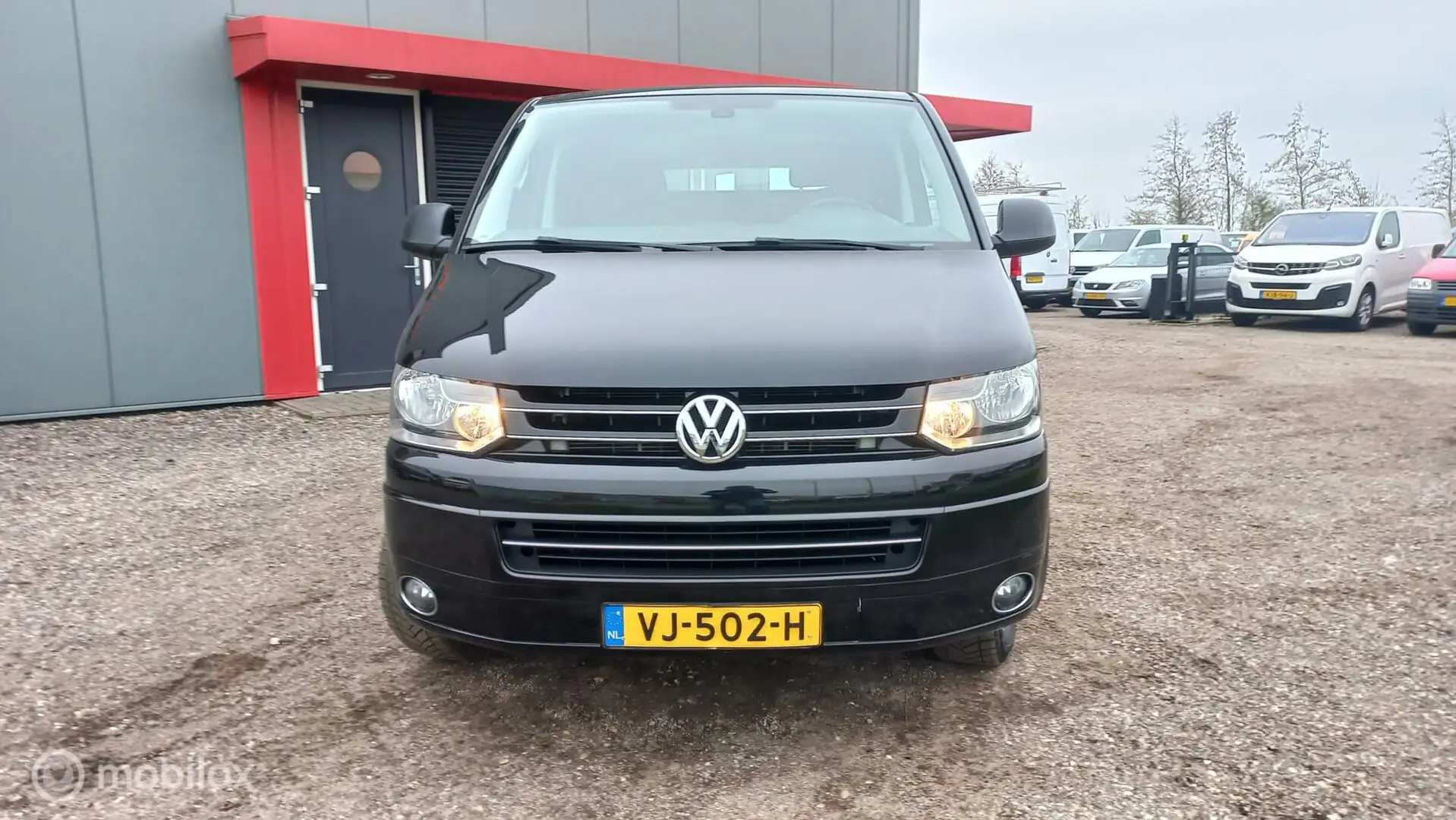 Volkswagen T5 Transporter 2.0 TDI L2H1/140PK/AIRCO/CRUISECONTROL/NAVIGATIE Noir - 2