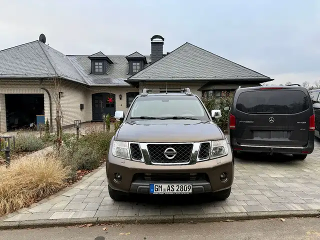 Nissan Navara Pickup Double Cab LE V6 4X4