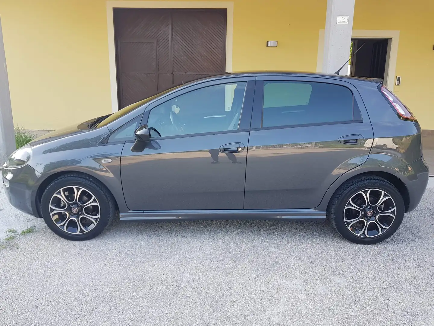 Fiat Punto 5p 1.3 mjt 16v Street 75cv E5+ Grigio - 2