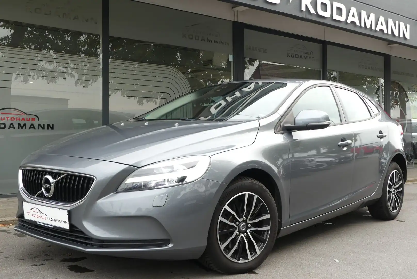 Volvo V40 D3 Momentum*LED*Tempomat*Navi*4xSHZ*STDHZ* Gris - 1