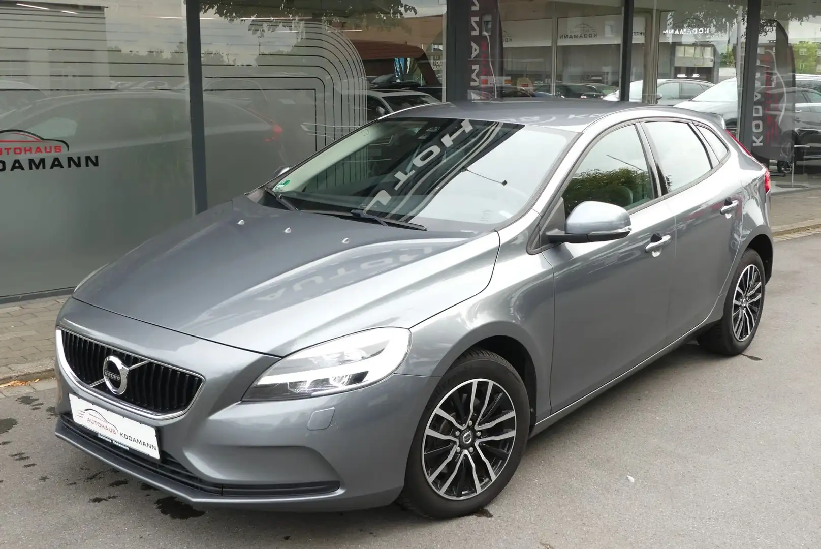 Volvo V40 D3 Momentum*LED*Tempomat*Navi*4xSHZ*STDHZ* Gris - 2