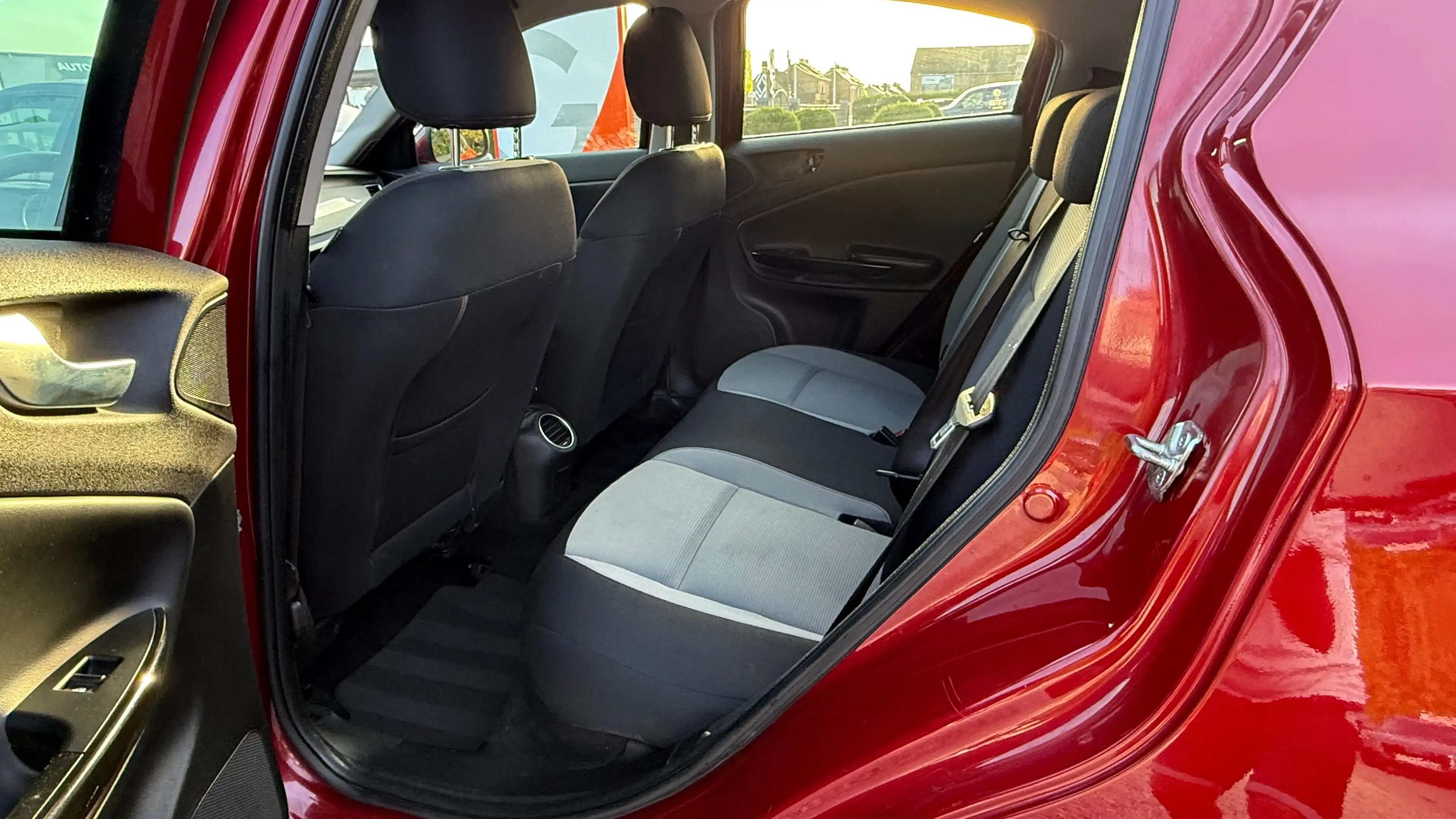 Alfa Romeo Giulietta 1.4 TB / BOITE AUTOMATIQUE / AIRCO / GARANTI 1 AN — photo 11