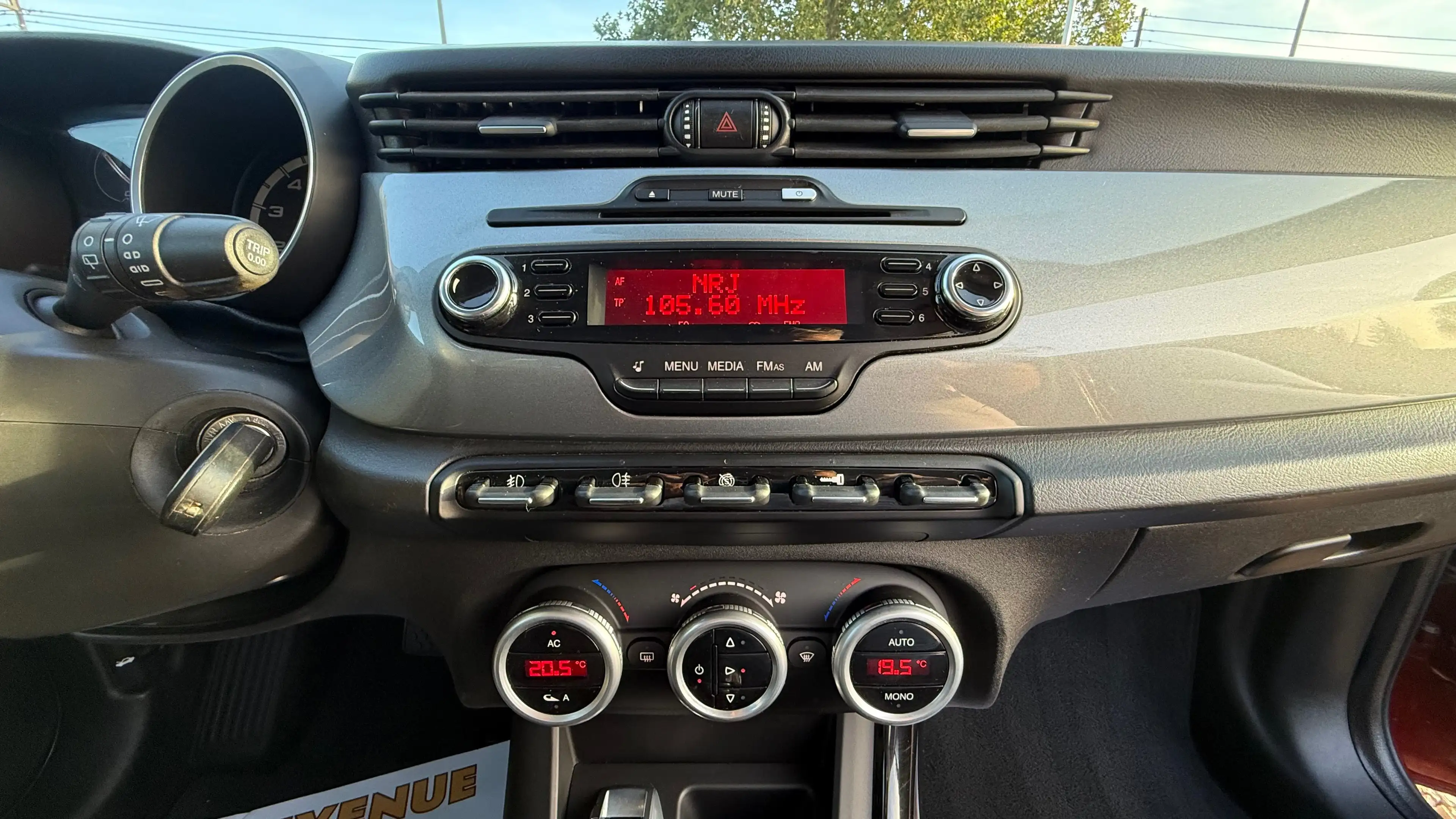Alfa Romeo Giulietta 1.4 TB / BOITE AUTOMATIQUE / AIRCO / GARANTI 1 AN — photo 14