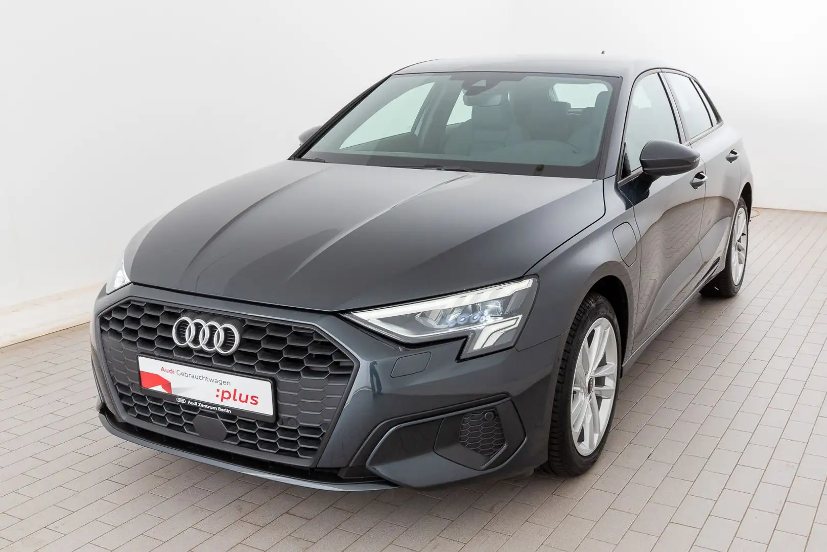 Audi A3 40 TFSI e S tr. VIRTUAL SITZHZG PDC Grau - 2