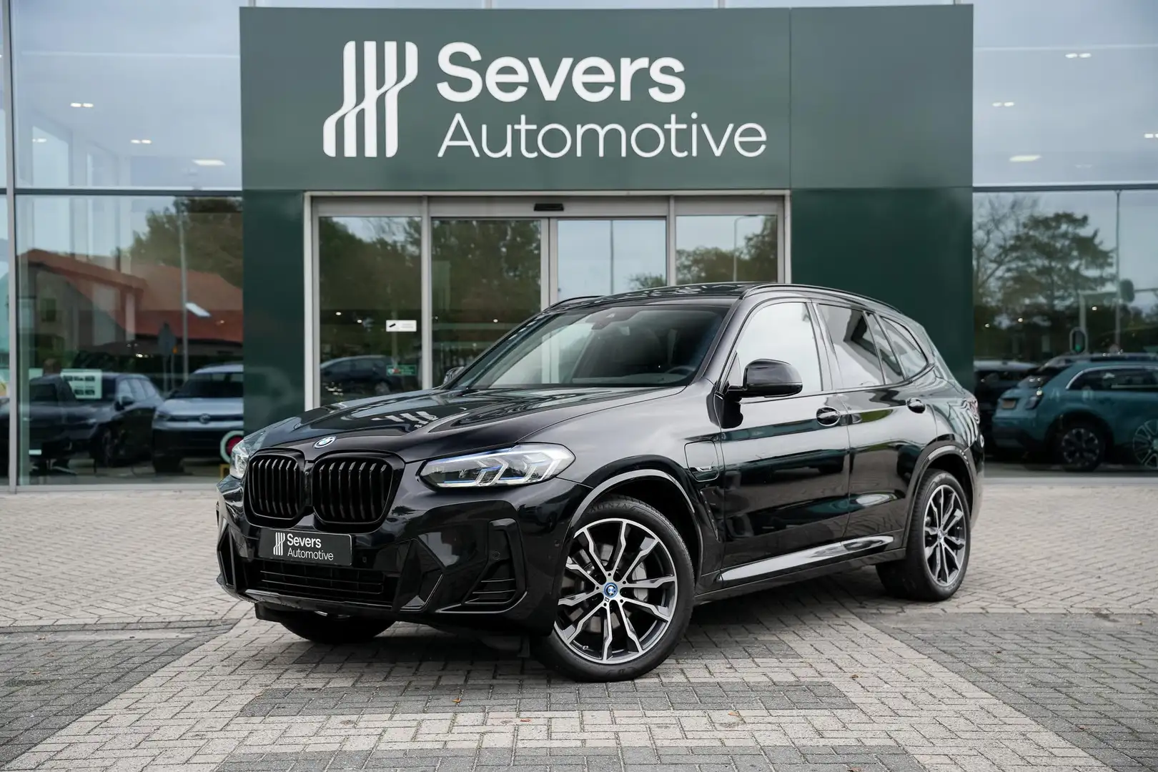 BMW X3 xDrive30e M Sportpakket | Panoramadak | Trekhaak | Zwart - 1