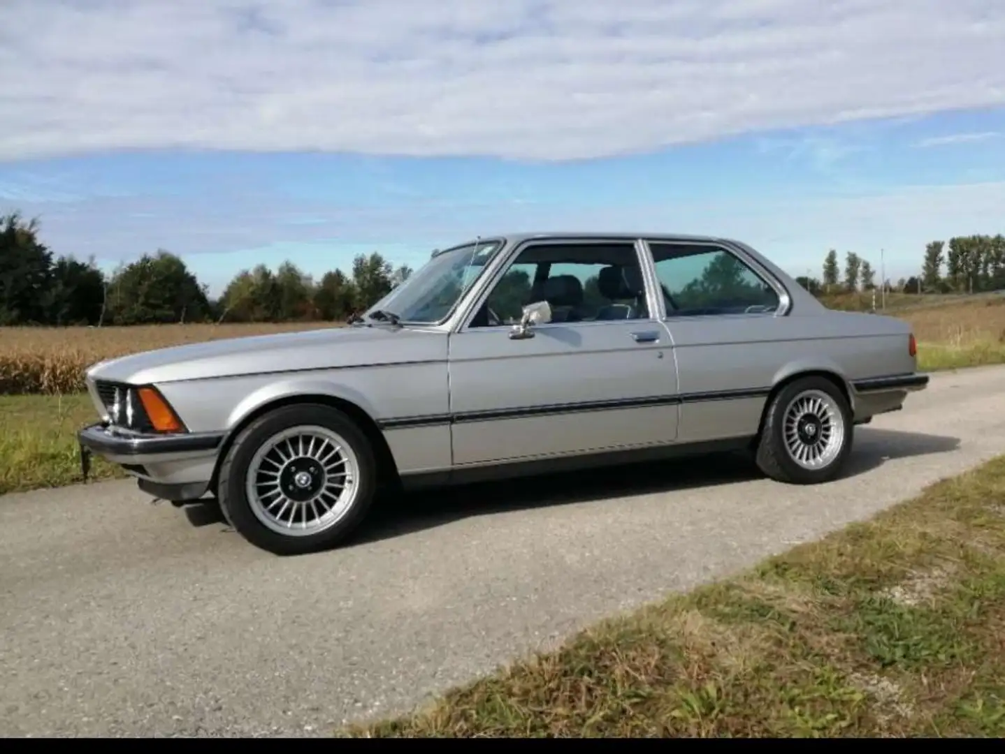 BMW 323 323i Silber - 1