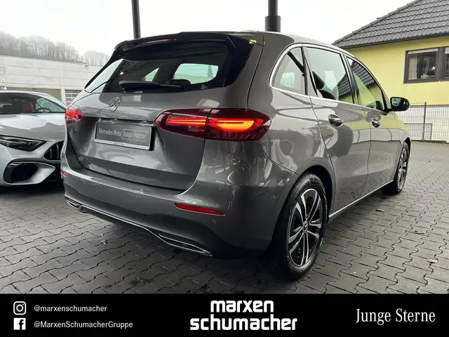 Mercedes-Benz B-Class view 4