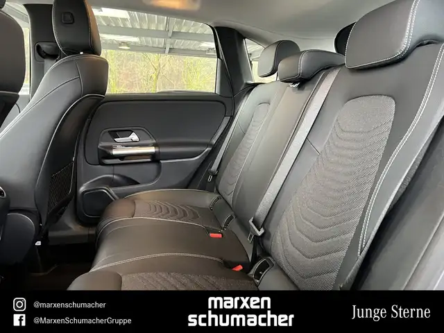 Mercedes-Benz B-Class view 11