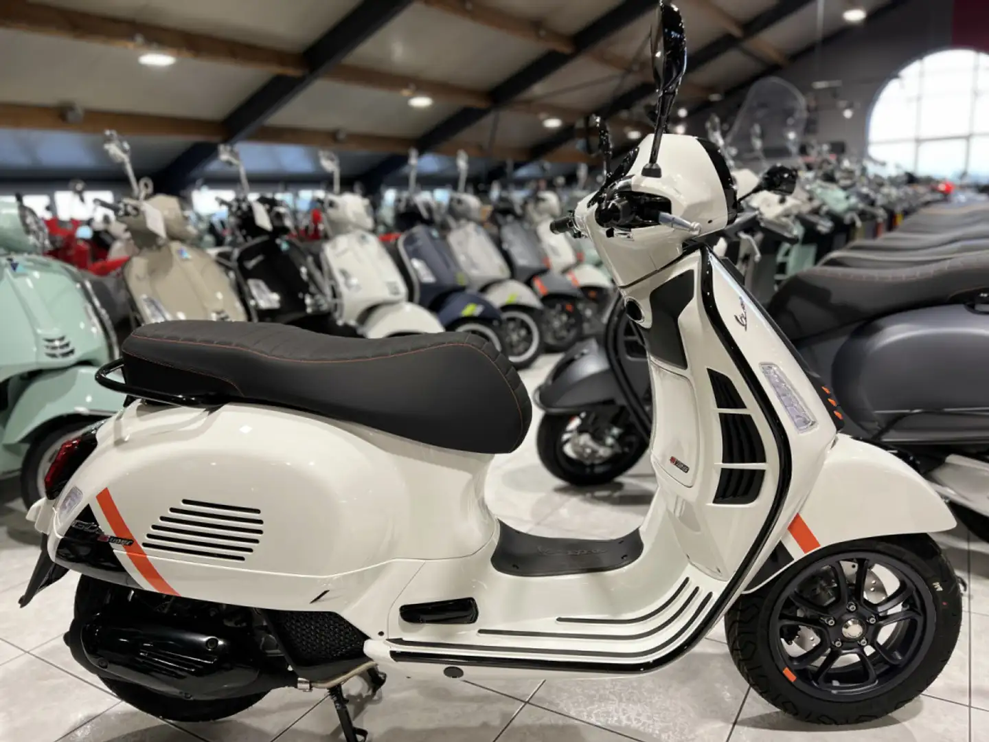 Vespa GTS Super Sport 125 Blanc Blanc - 1
