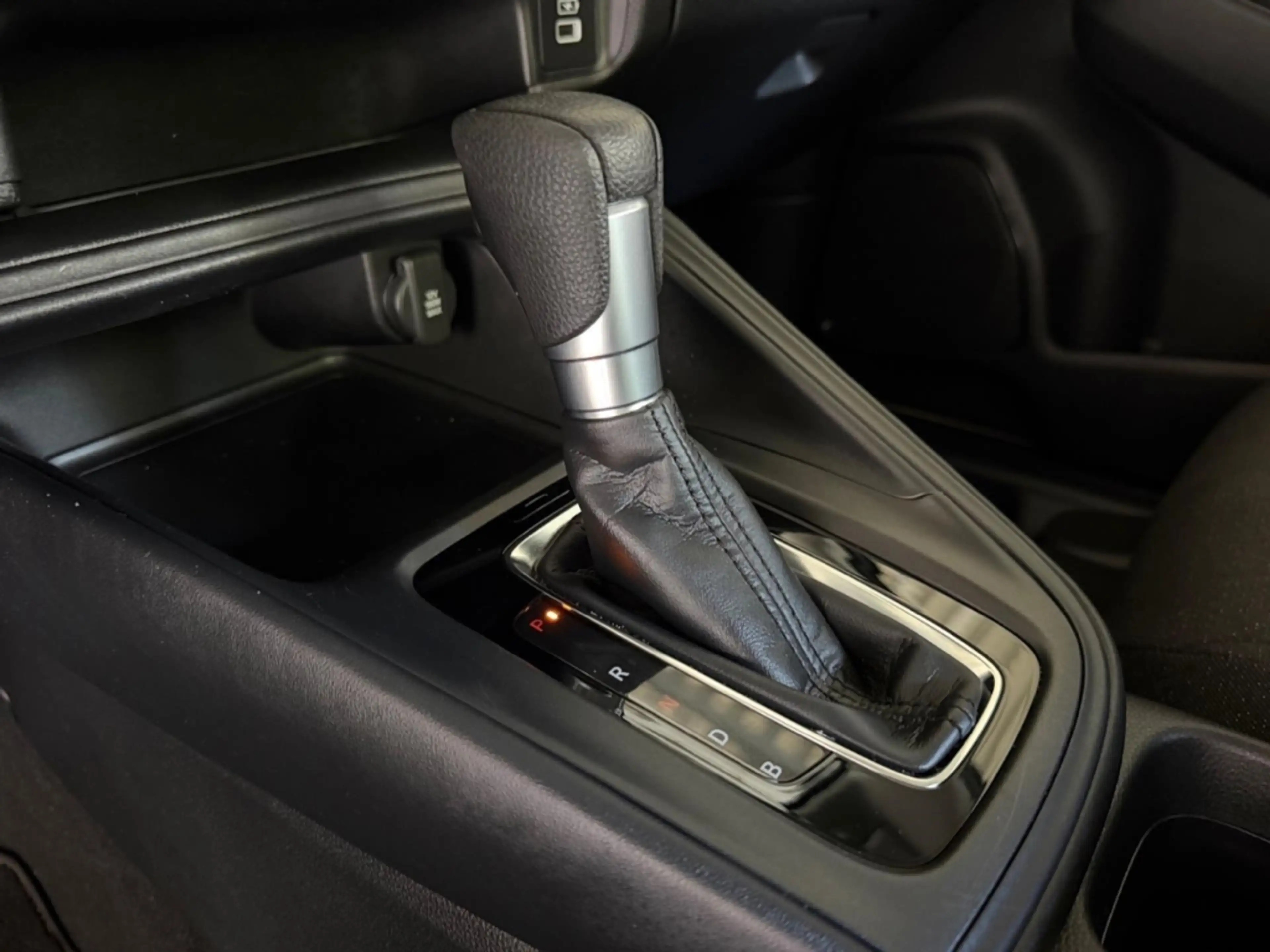 Honda HR-V 1.5 Elegance Hybrid *NAVI*CARPLAY*ACC* — photo 14