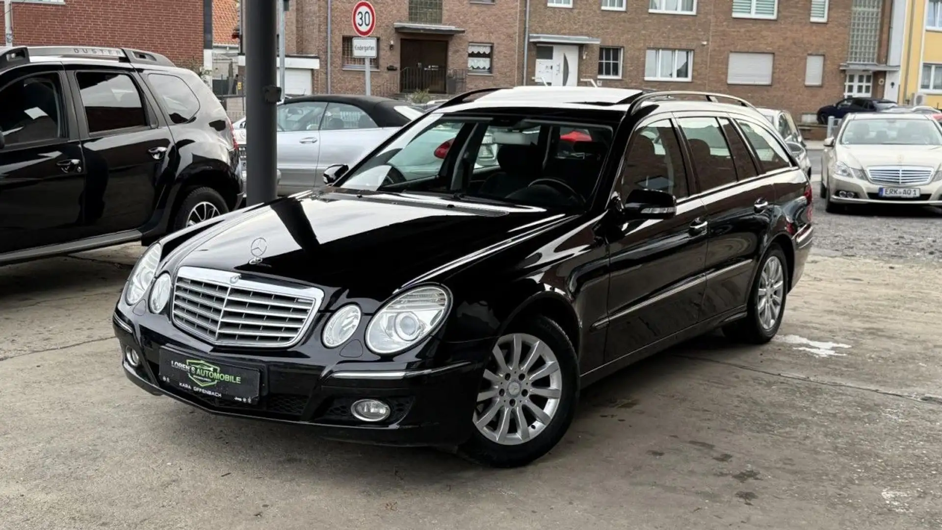 Mercedes-Benz E 220 T CDI*Automatik*Xenon*KlimaA*S-Dach*Pdc*Ahk Schwarz - 1
