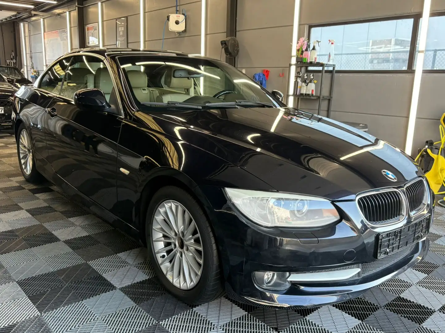 BMW 320 d Cabriolet AUTOMATIQUE bj. 2010 195000km Black - 1