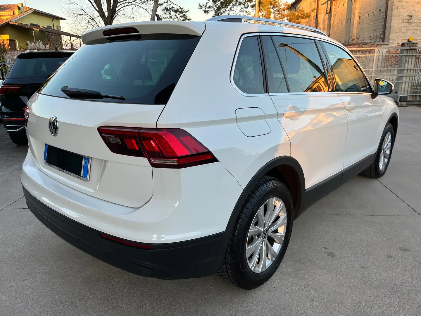 Volkswagen Tiguan 2.0 tdi Business 150cv dsg UNICOPROPRIETARIO! Wit - 2