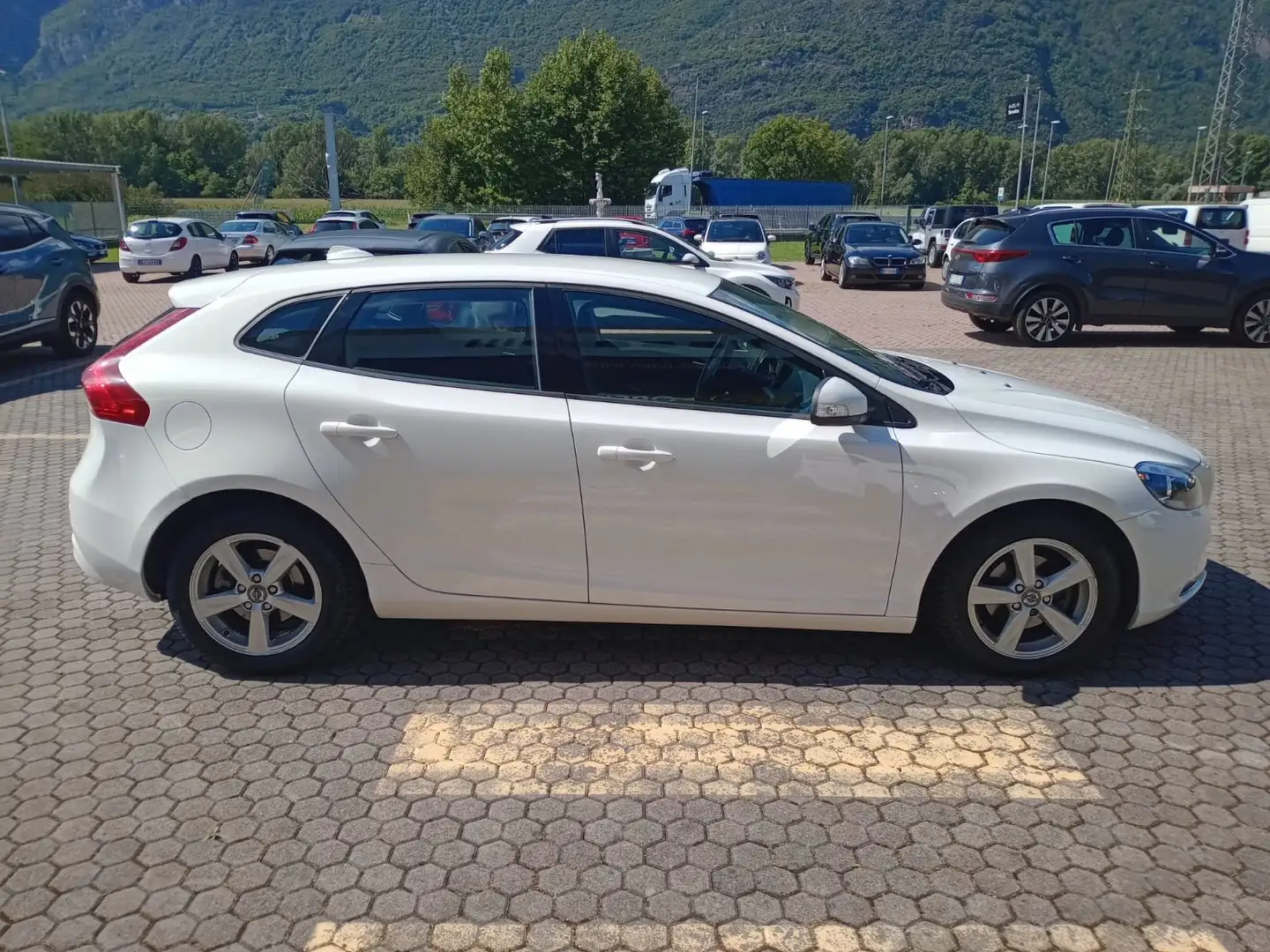 Volvo V40 V40 II 2012 1.6 d2 Kinetic Weiß - 2