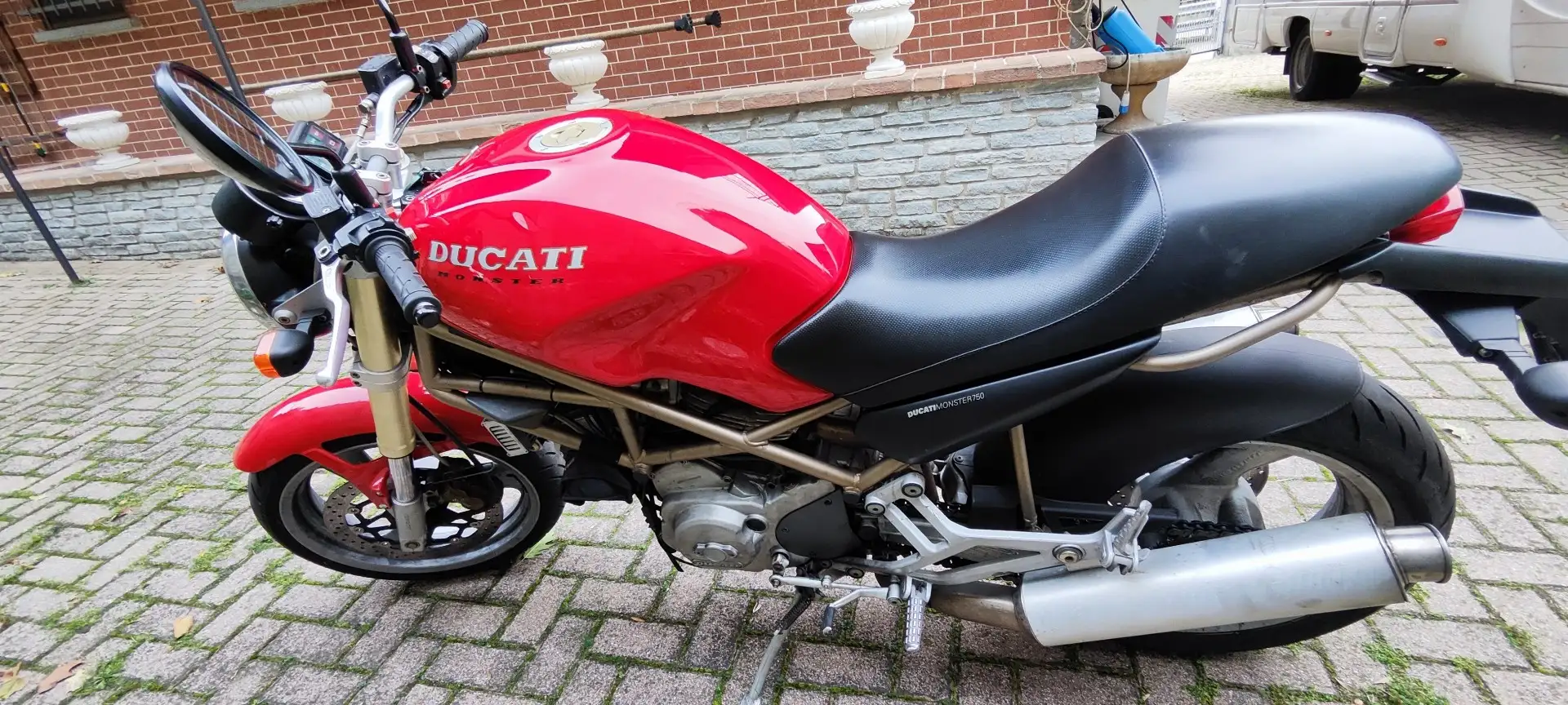 Ducati Monster 750 Rouge - 2