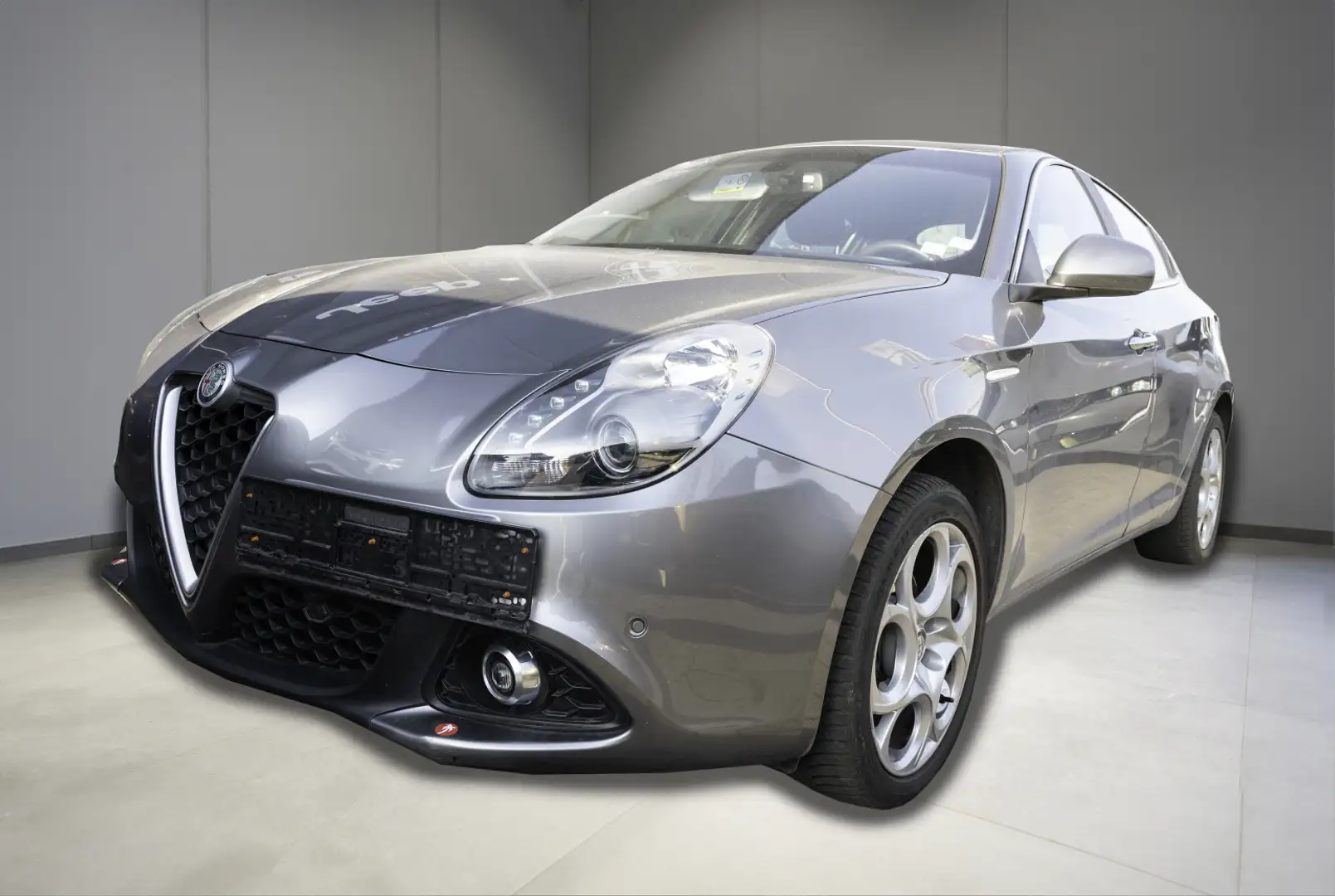 Alfa Romeo Giulietta Super 1.4 TB 120 Grijs - 1