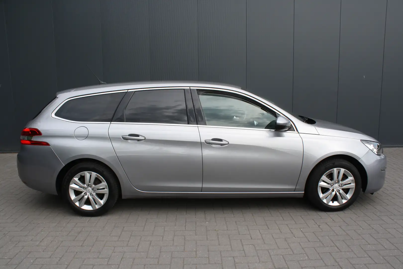 Peugeot 308 SW 1.6 BlueHDI EURO 6 Blue Lease Pack - NAVIGATIE Grijs - 2