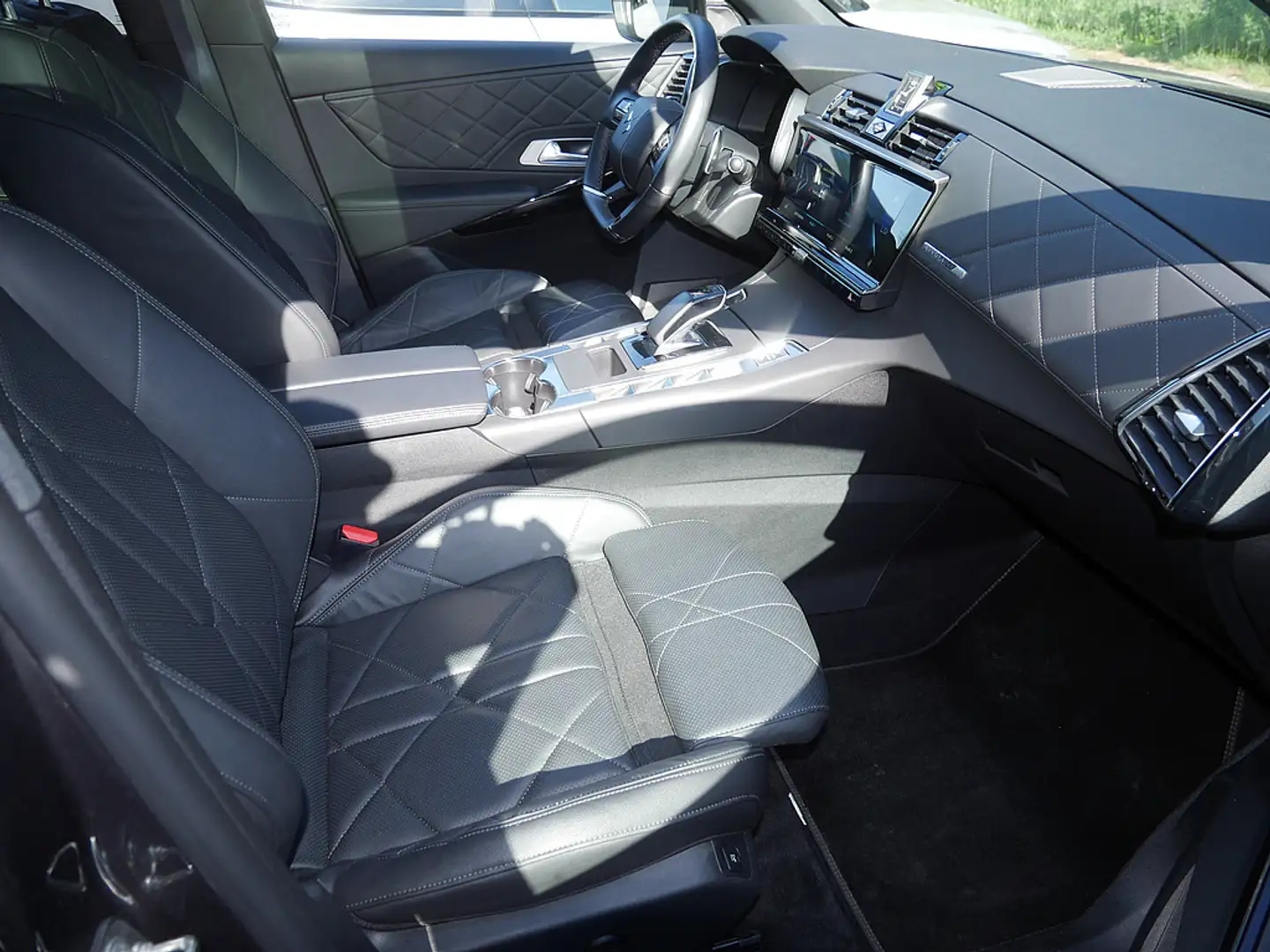 DS Automobiles DS 7 Crossback Ligne Noire E-Tense 4x4 PANO Grau - 2