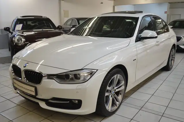 BMW 318 D F30 SPORT LINE*2.HAND*GLASDACH*XENON*NAVI(Prof.)