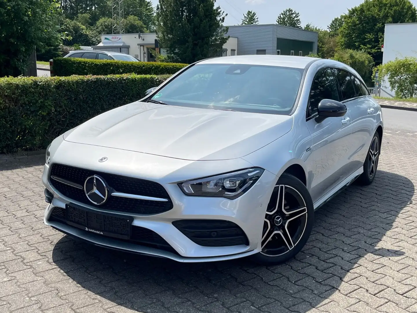 Mercedes-Benz CLA 250 CLA 250e Shooting Brake AMG LED Night AHK Silber - 1