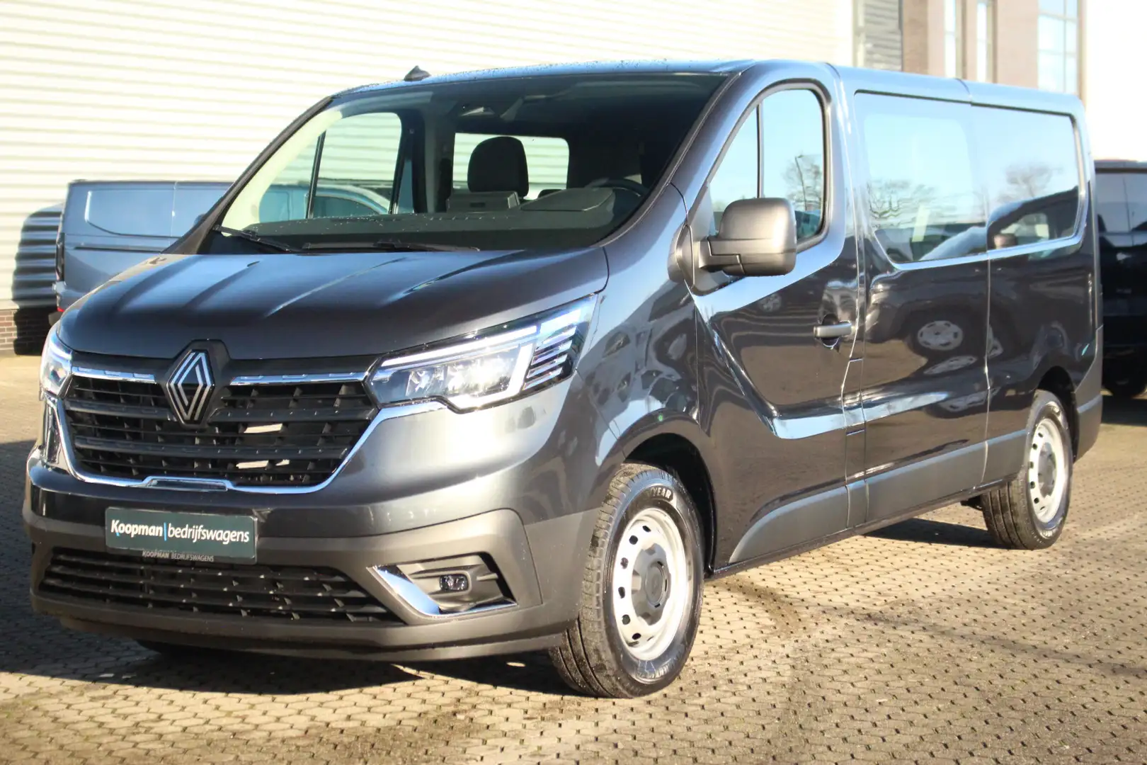 Renault Trafic 2.0dCi 150pk T30 L2H1 DC | 6-Zits | Carplay/Androi Grau - 2