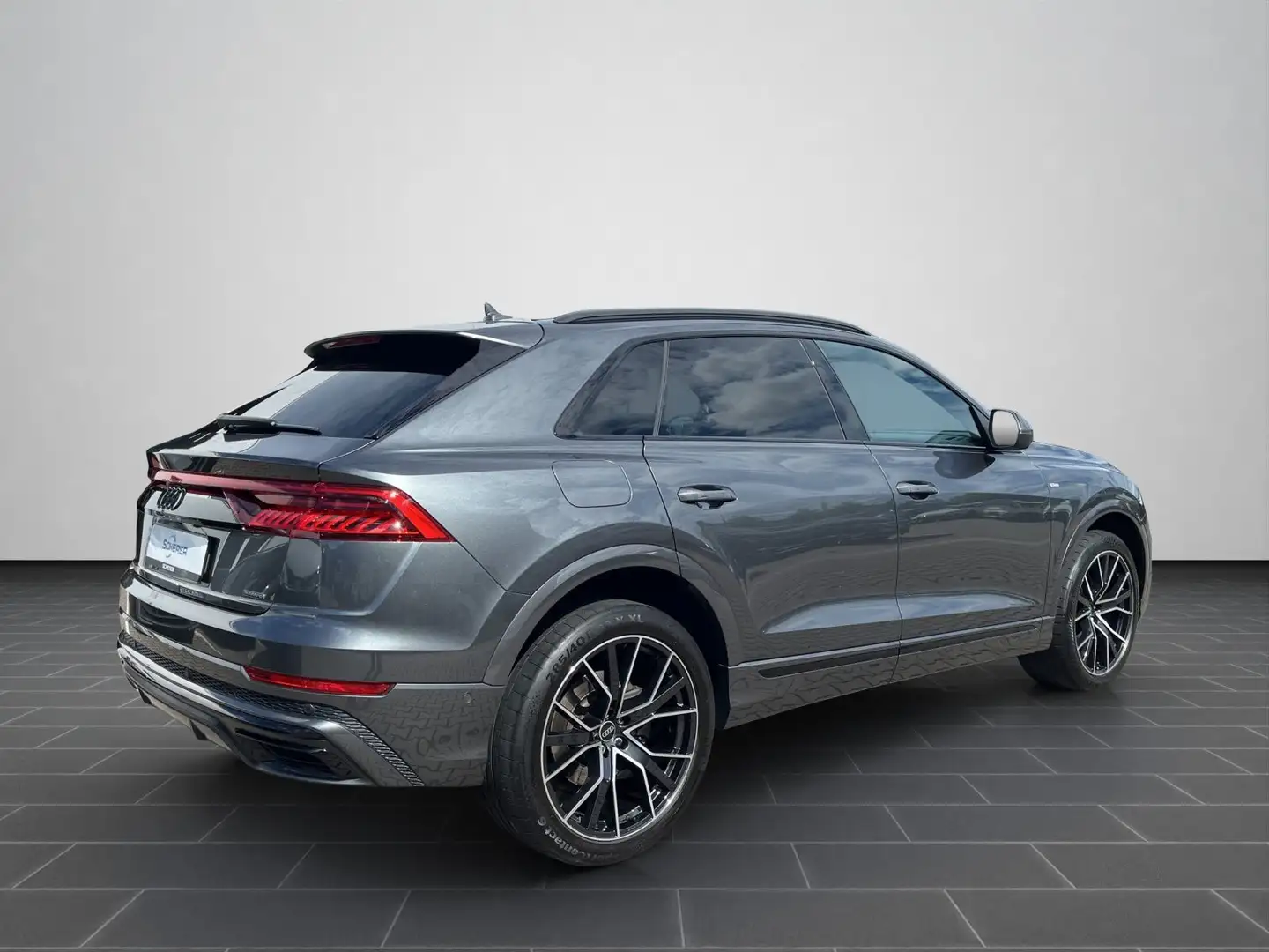 Audi Q8 55 TFSI e Quattro S-Line Grau - 2