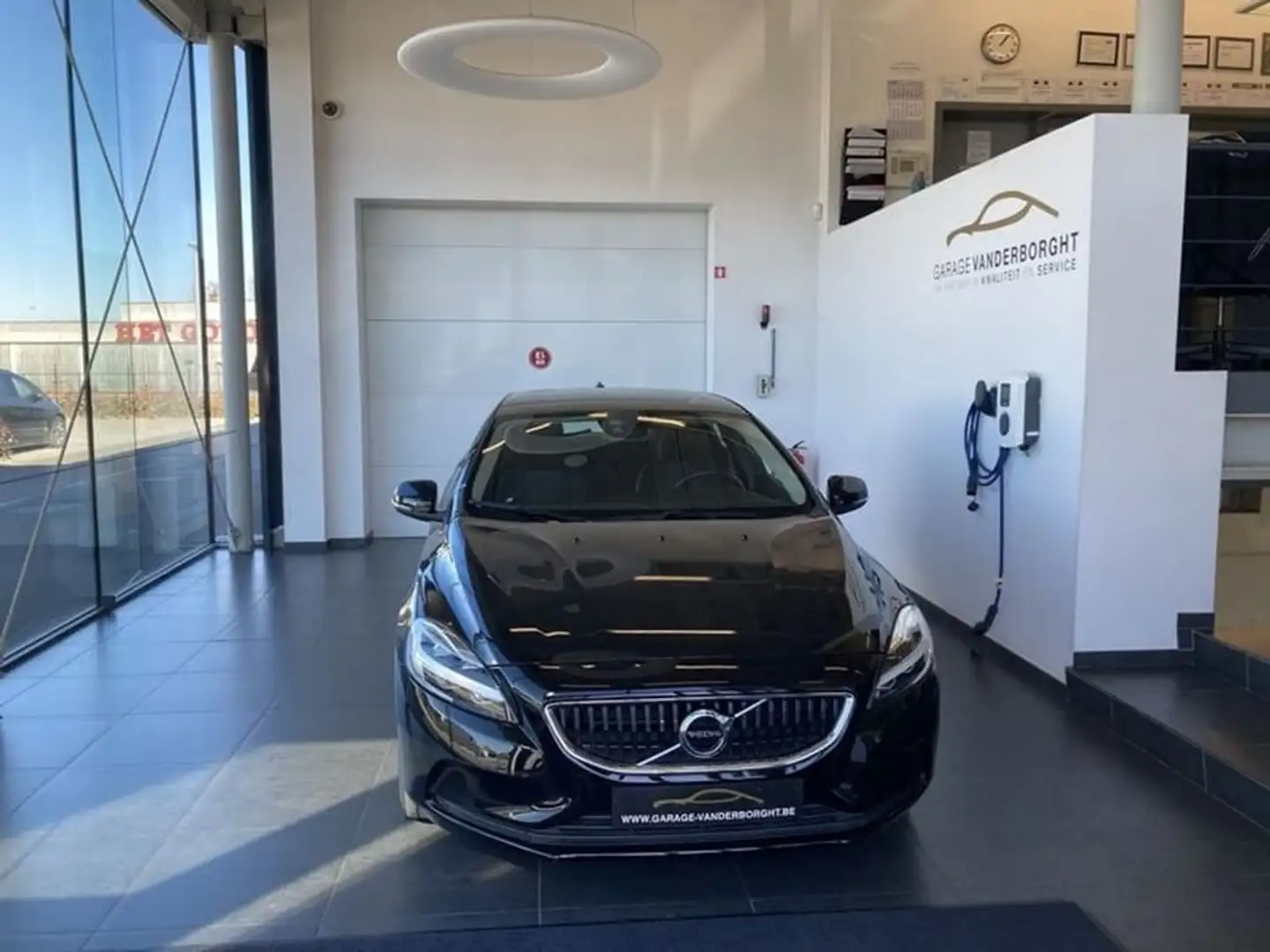 Volvo V40 T2 BLACK EDITION BENZINE SLECHTS 69000KM Zwart - 2