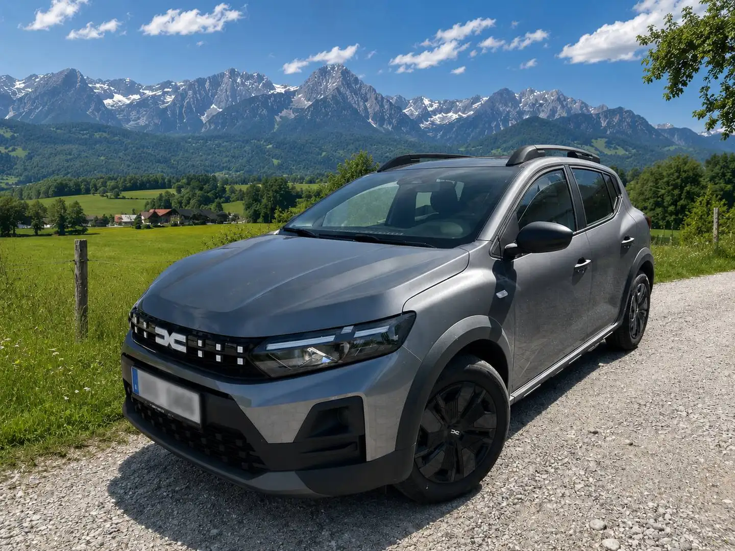 Dacia Sandero Sandero Stepway Essential TCe 110 Essential Grau - 1