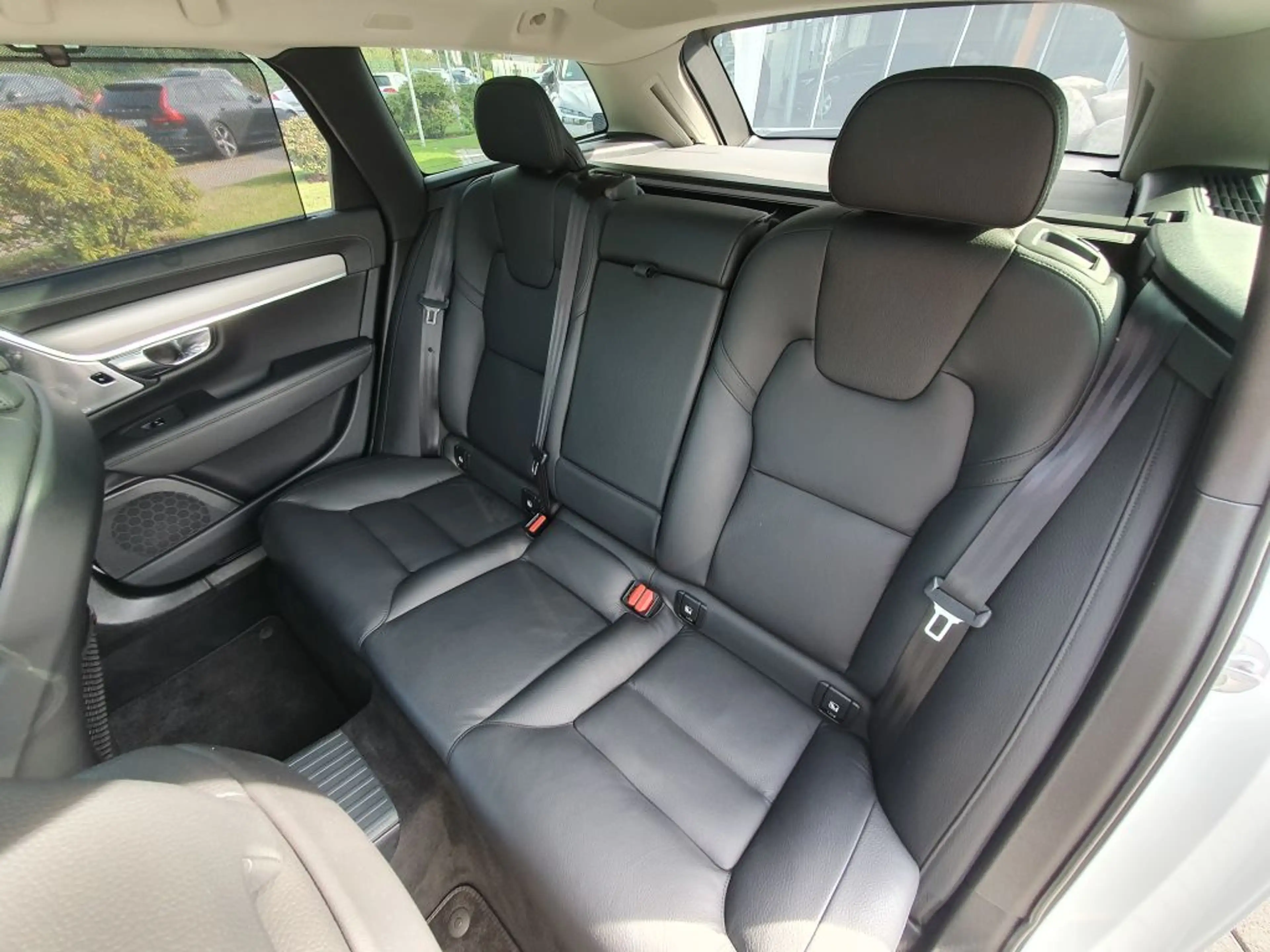 Volvo V90 T8 Recharge AWD Ultimate Dark — photo 12