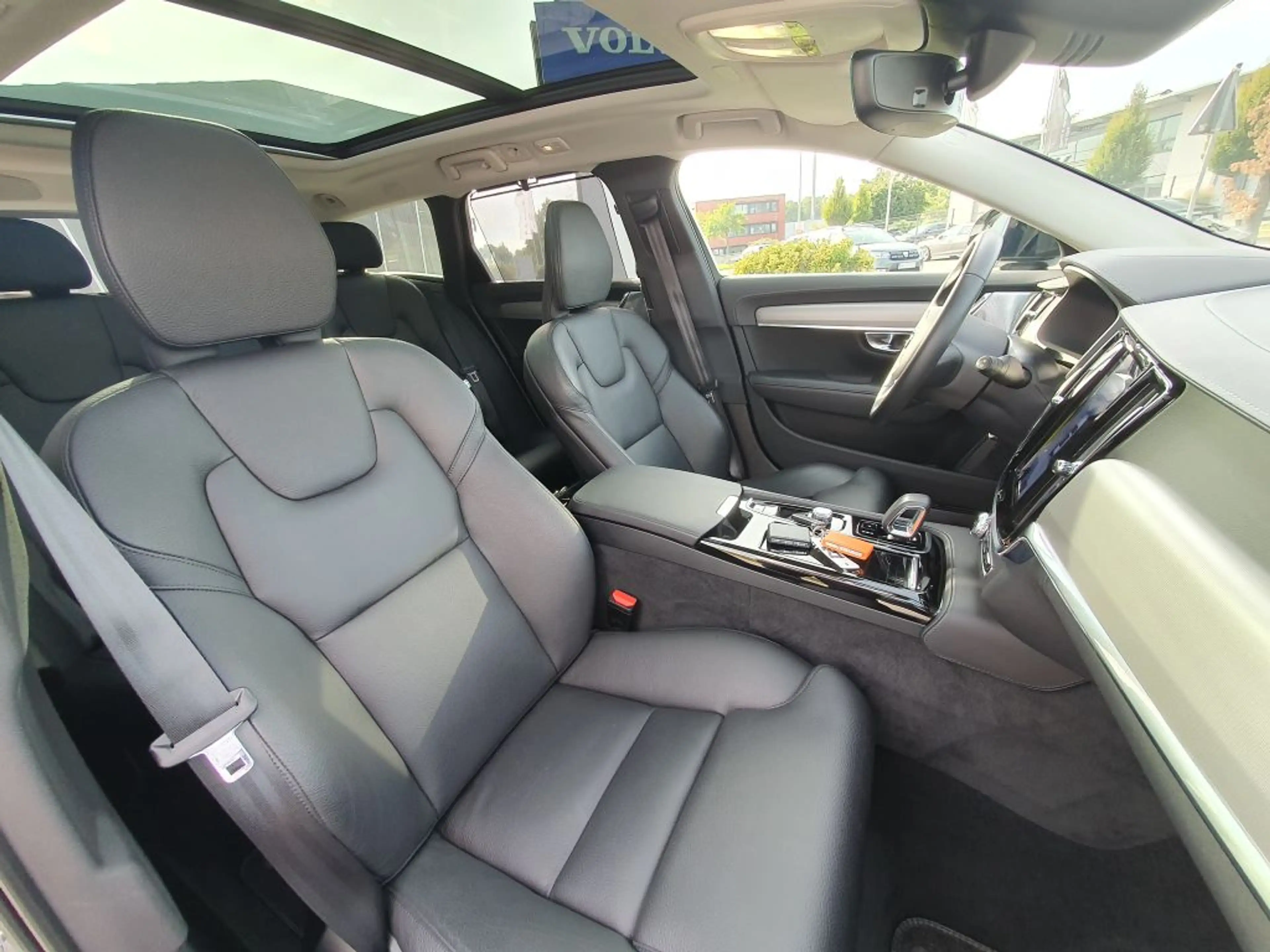 Volvo V90 T8 Recharge AWD Ultimate Dark — photo 11
