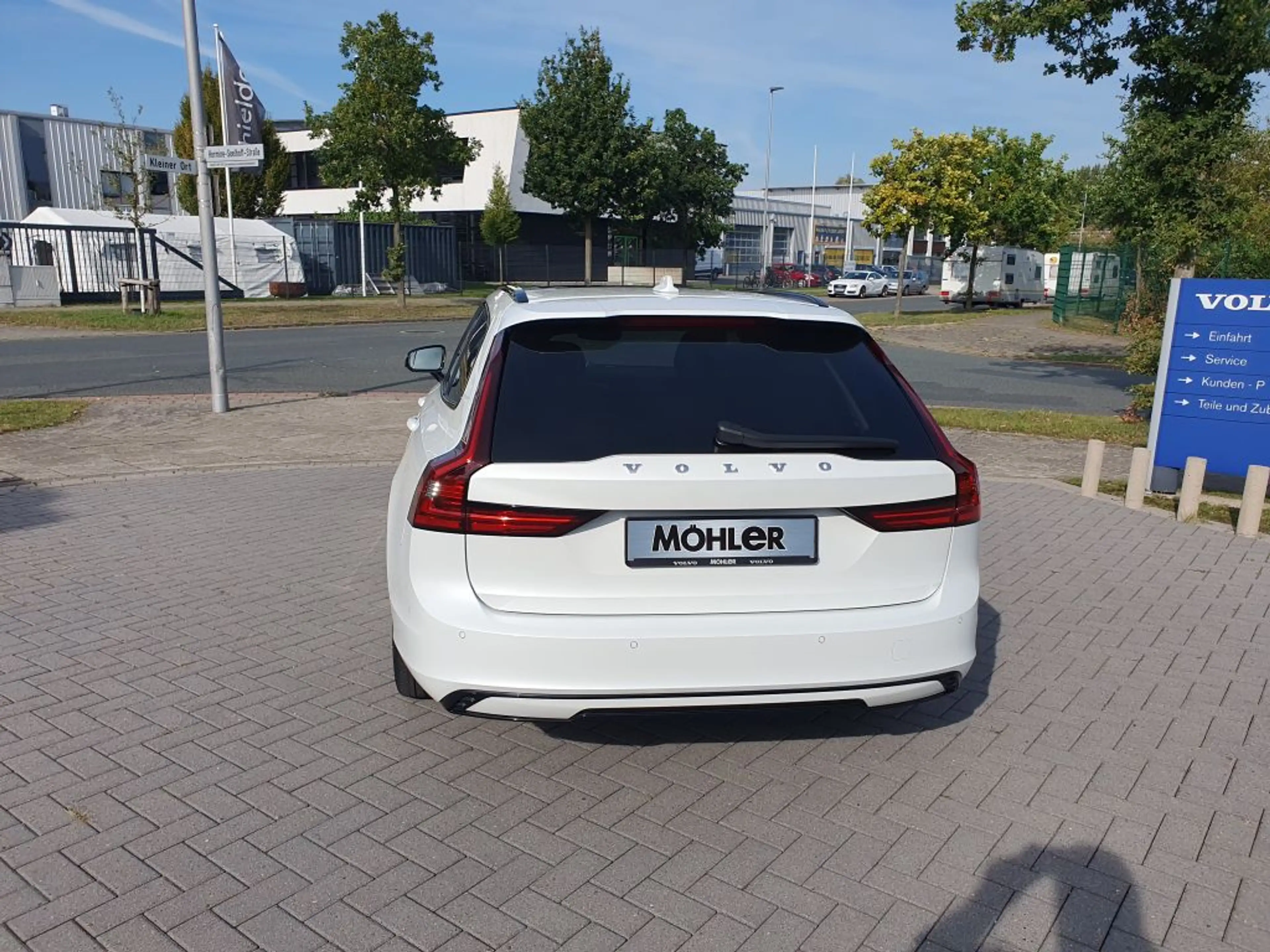 Volvo V90 T8 Recharge AWD Ultimate Dark — photo 8