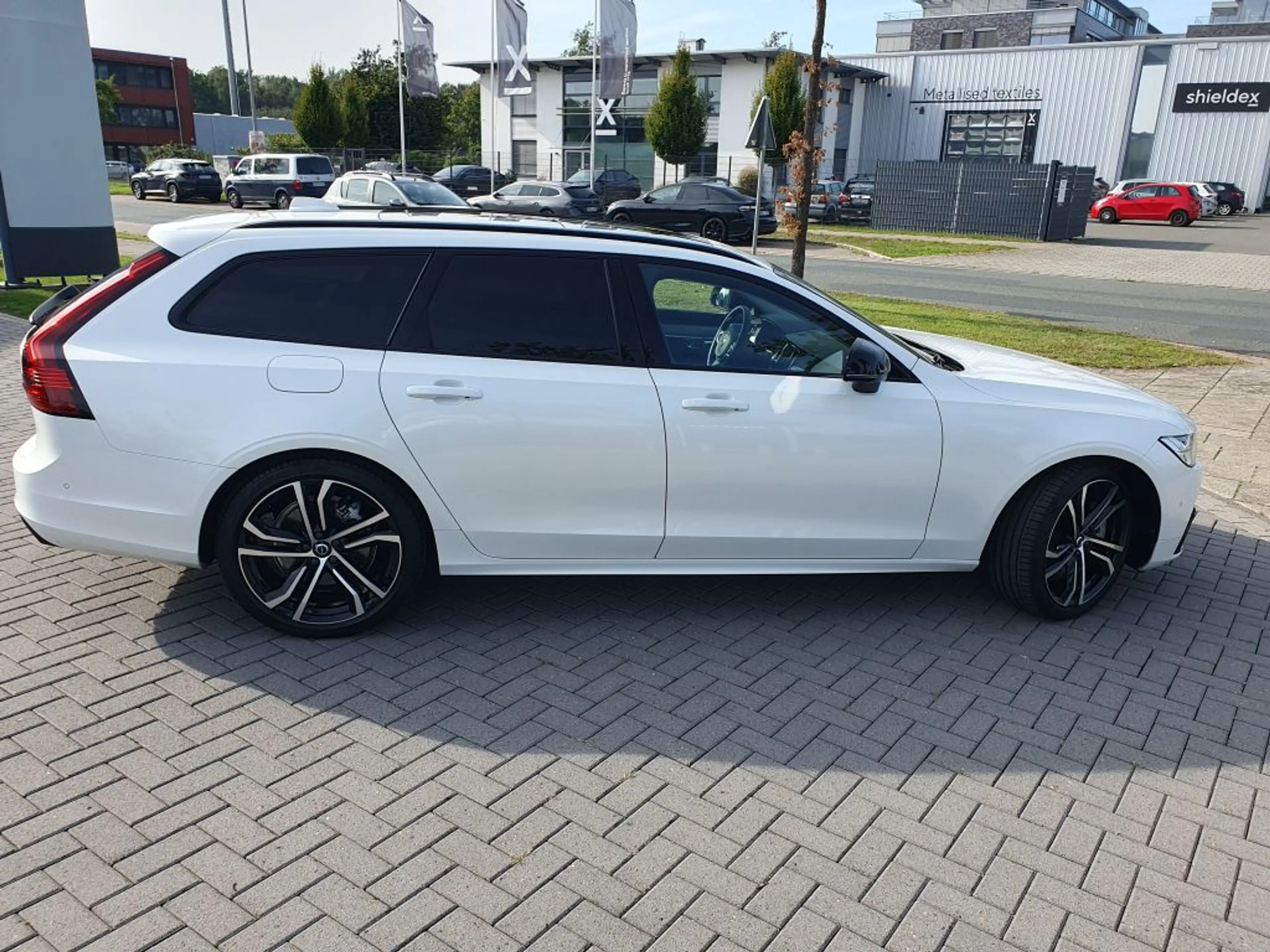 Volvo V90 T8 Recharge AWD Ultimate Dark — photo 10
